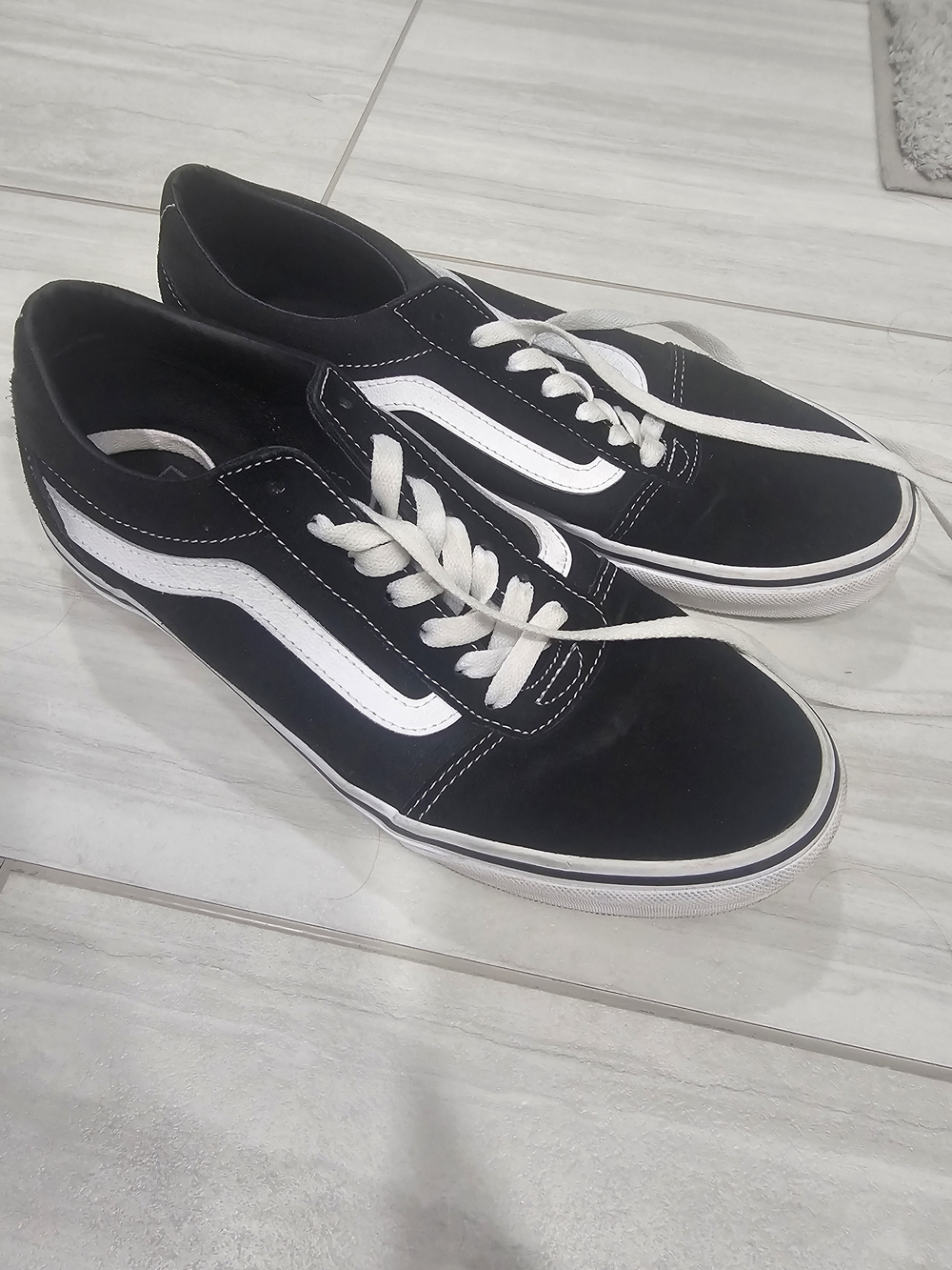 Black & White Men’s VANS Low-Top Skate Sneakers - Classic Stripe